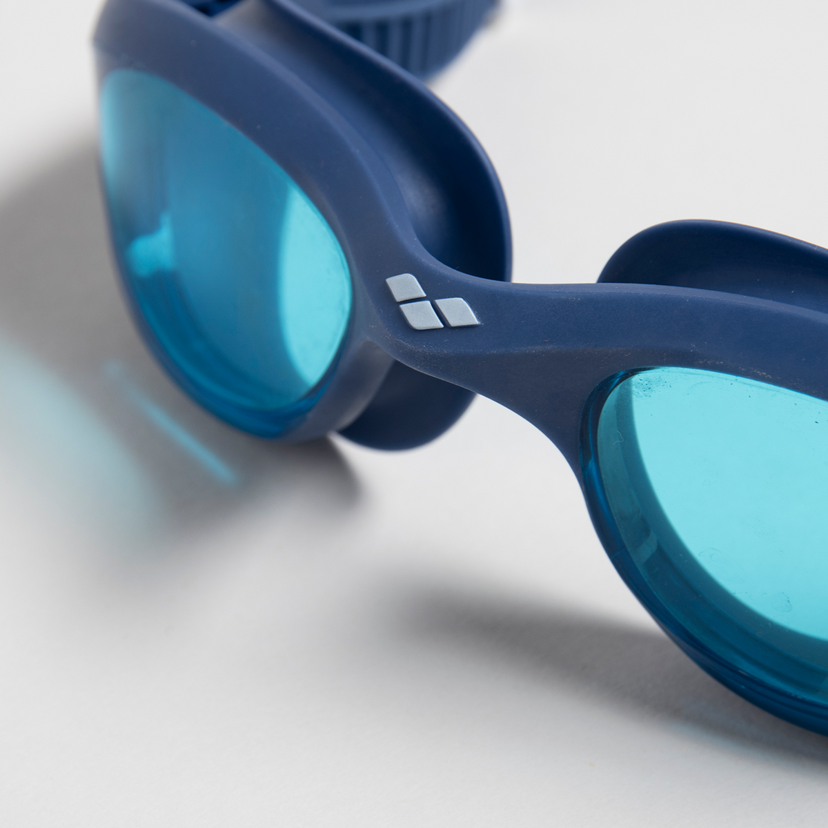 Arena The One Trainingsschwimmbrille in BLAU