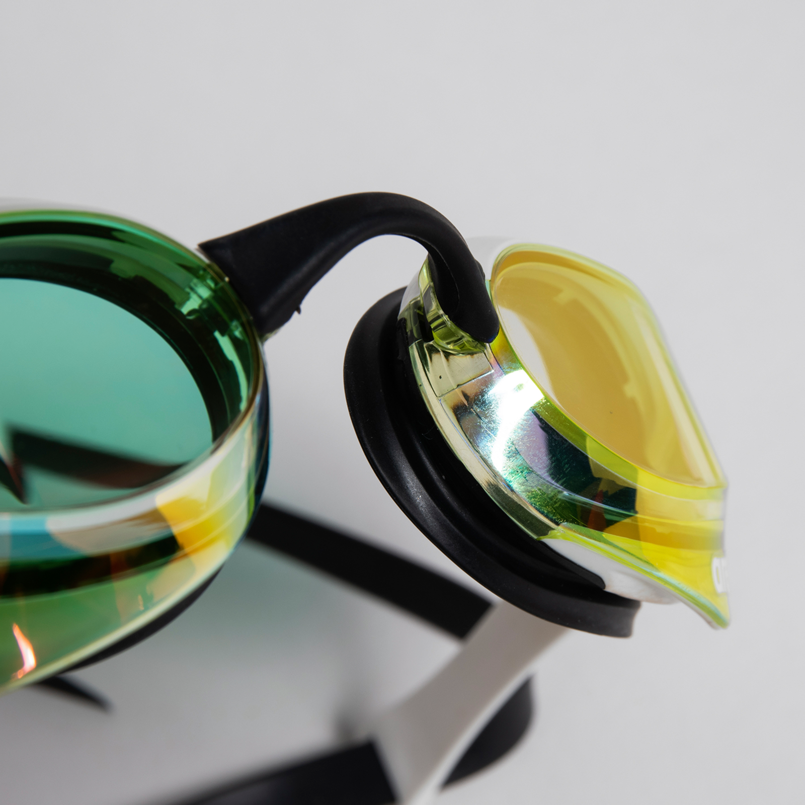 Arena Cobra Ultra Swipe Mirror Trainingsschwimmbrille in MEHRFARBIG
