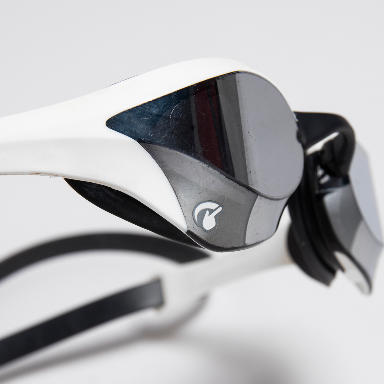 Arena Cobra Ultra Swipe Mirror Trainingsschwimmbrille in SCHWARZ