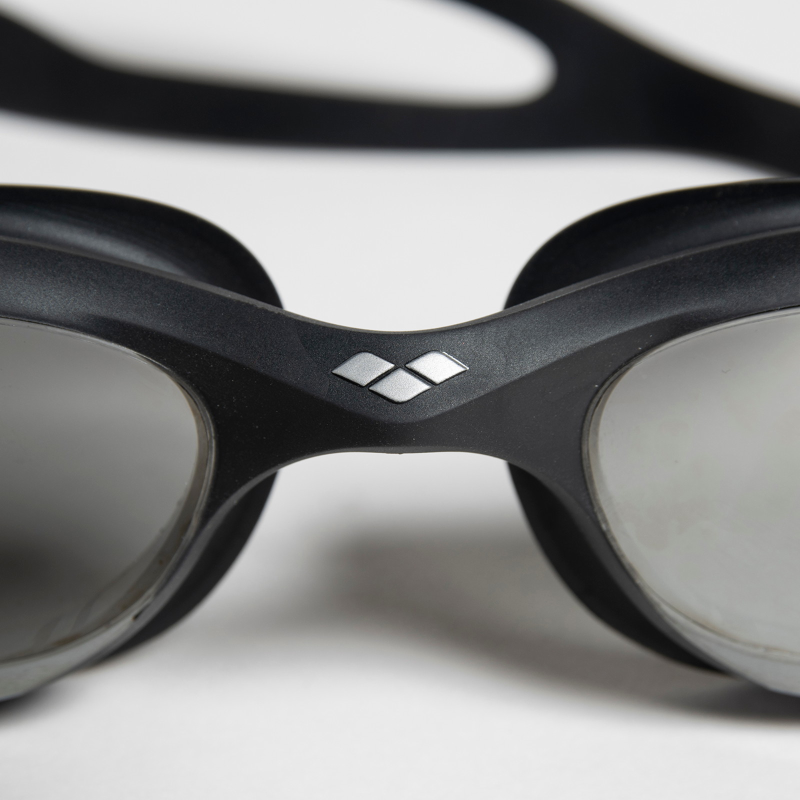 Arena The One Mirror Trainingsschwimmbrille in SCHWARZ