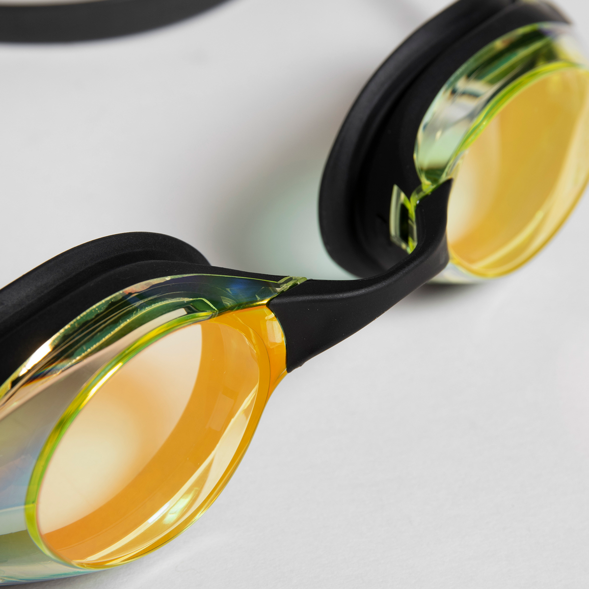 Arena Cobra Original Swipe Mirror Wettkampfschwimmbrille in SCHWARZ