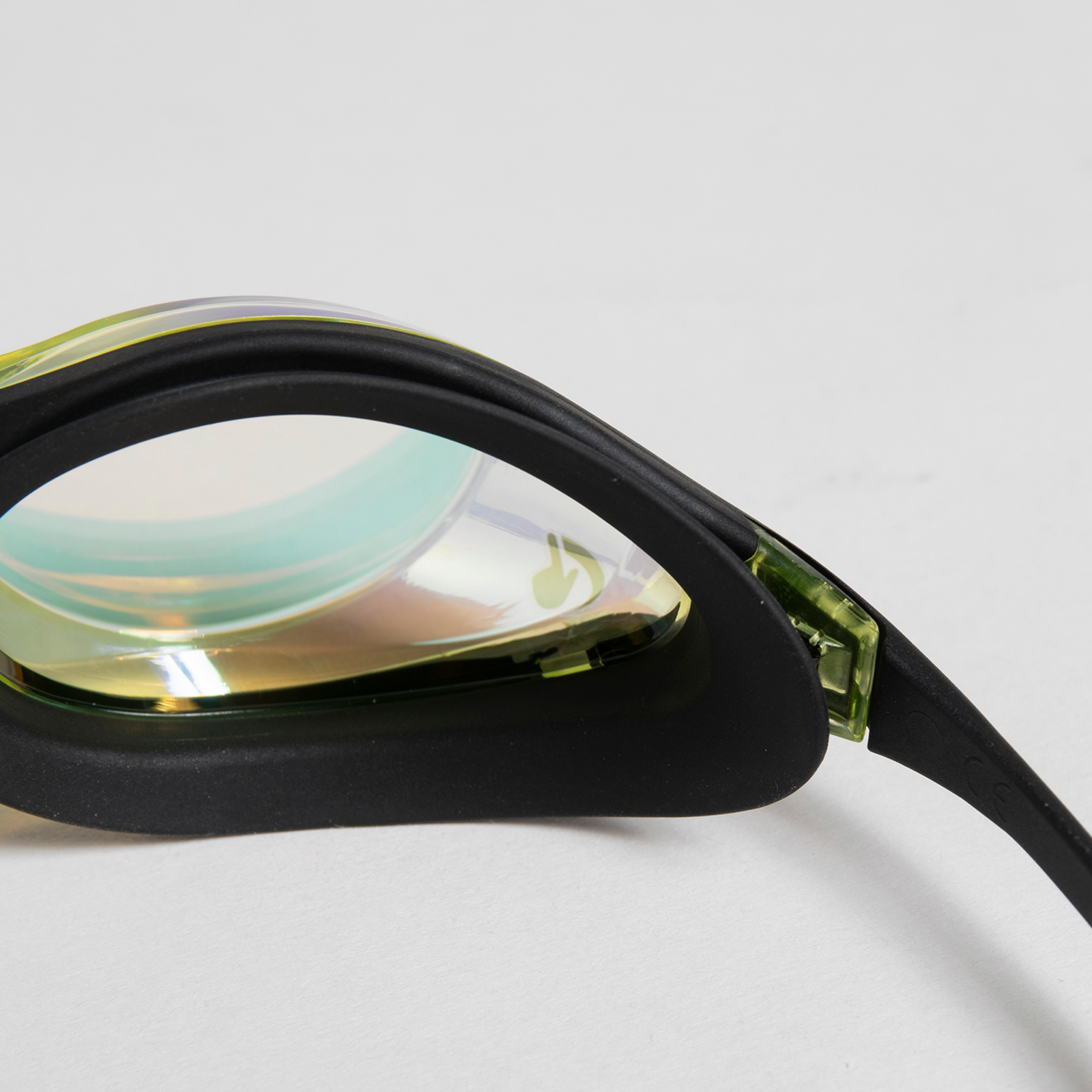 Arena Cobra Original Swipe Mirror Wettkampfschwimmbrille in SCHWARZ