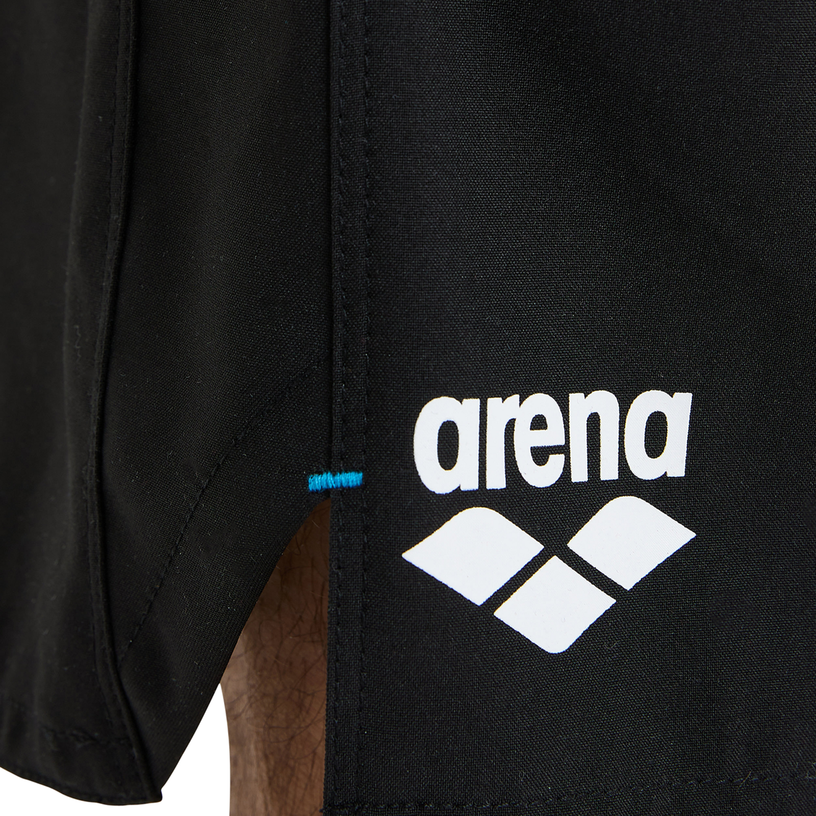 Arena Team Bermuda Panel Short in SCHWARZ