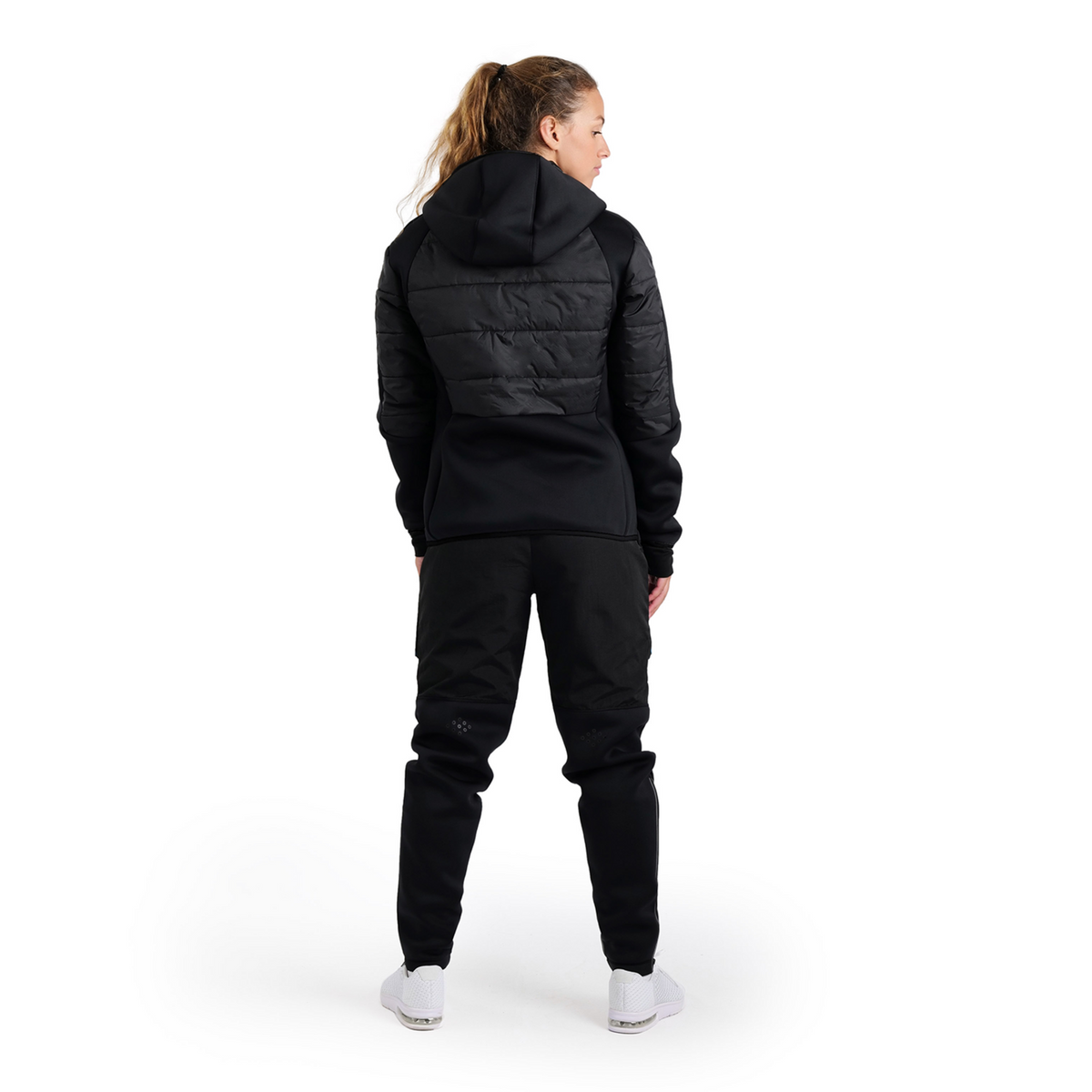 Arena Team Hooded F/Z Half-Quilted Jacket in SCHWARZ