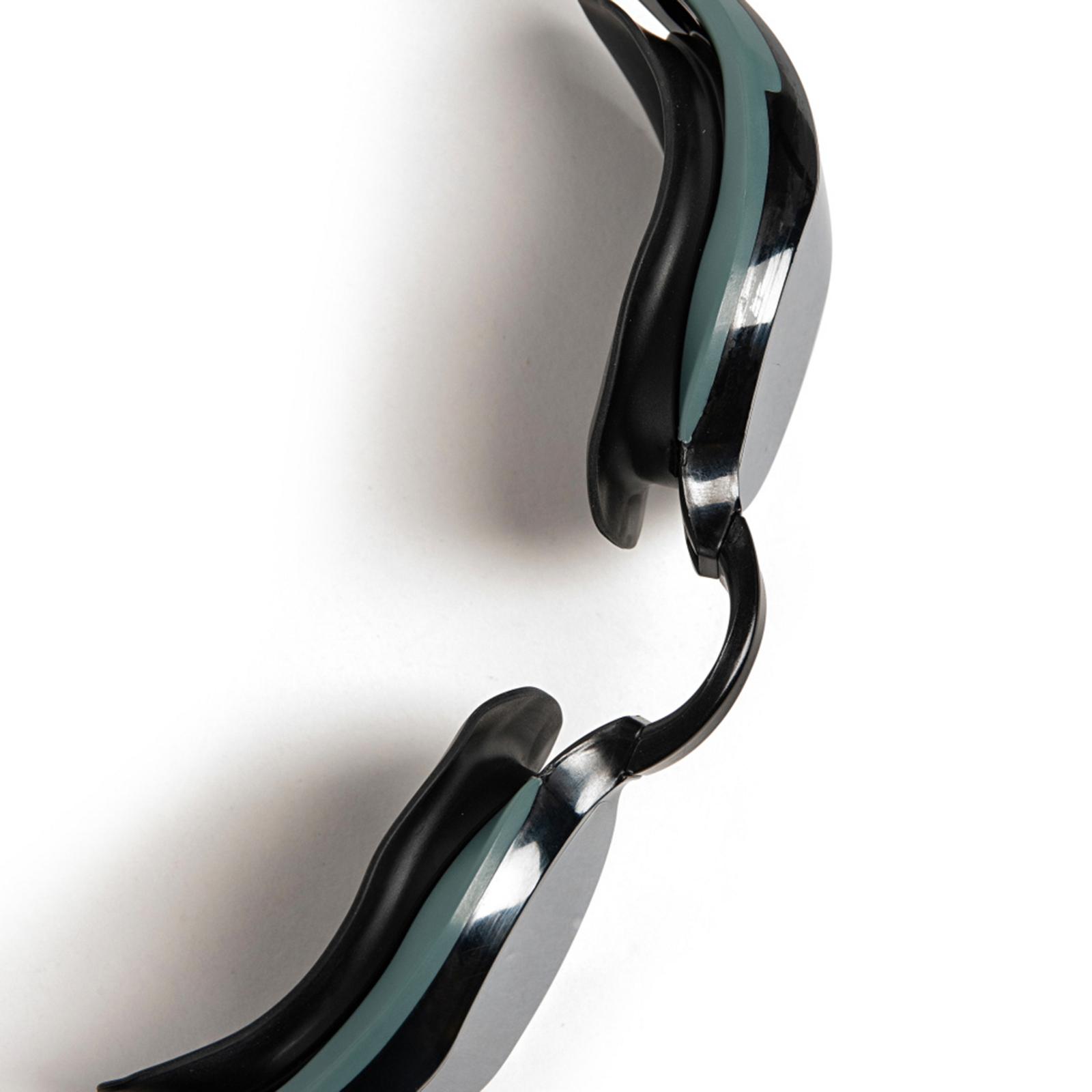 Arena Cobra Edge Swipe Mr Trainingsschwimmbrille in SCHWARZ