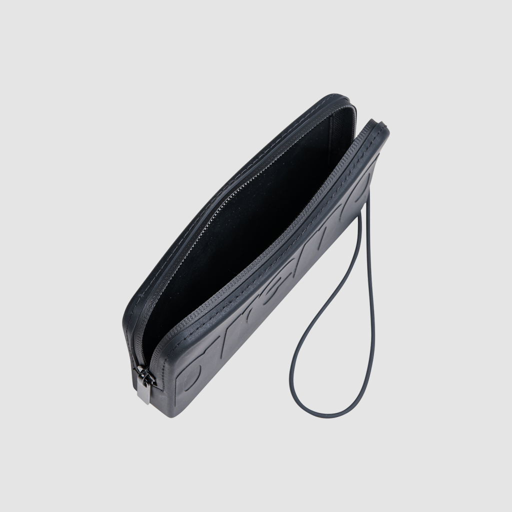 Arena Dry Clutch Freizeittasche in SCHWARZ