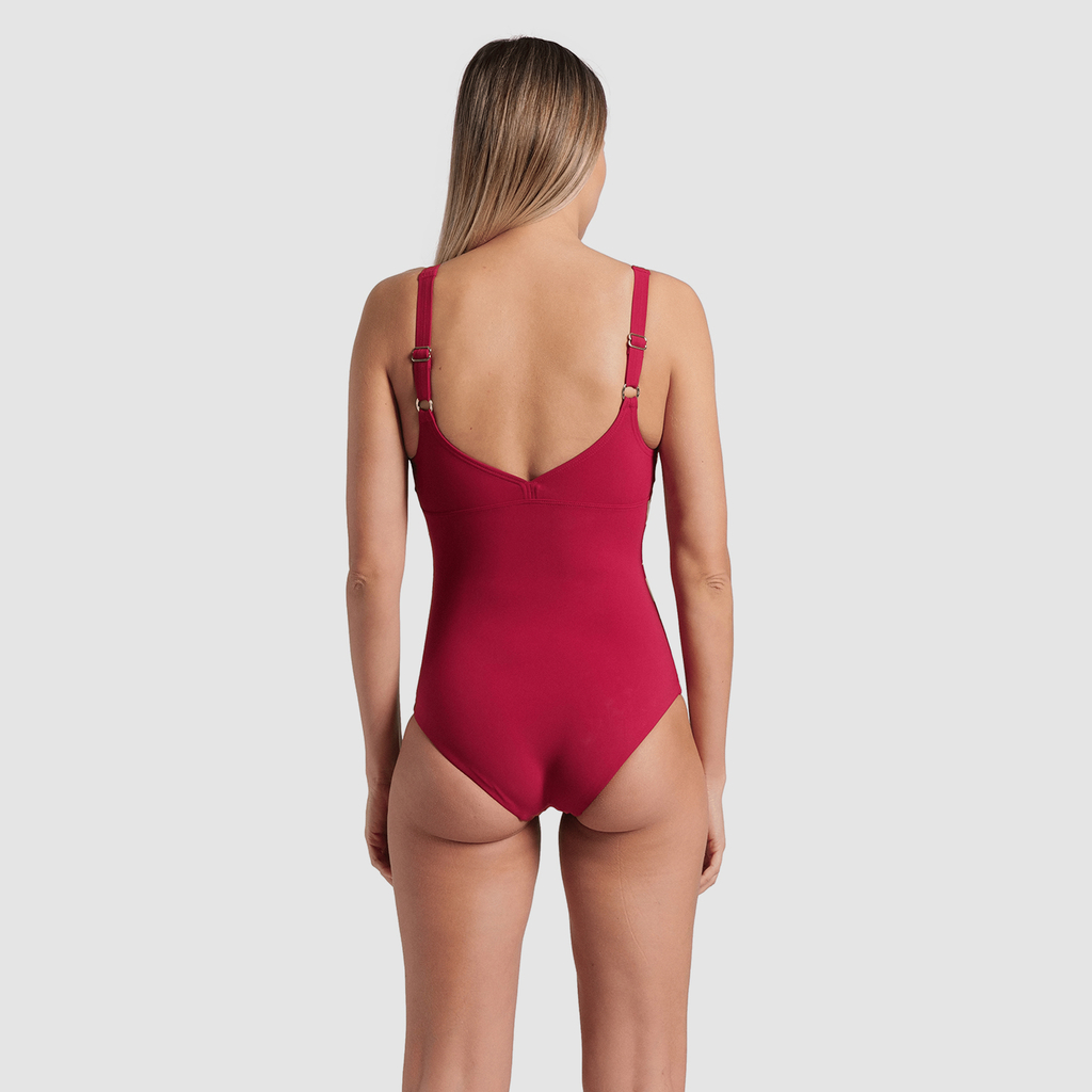 Arena W Arena Swimsuit Marta Wing Back C Cup Figurformender Badeanzug in ROT