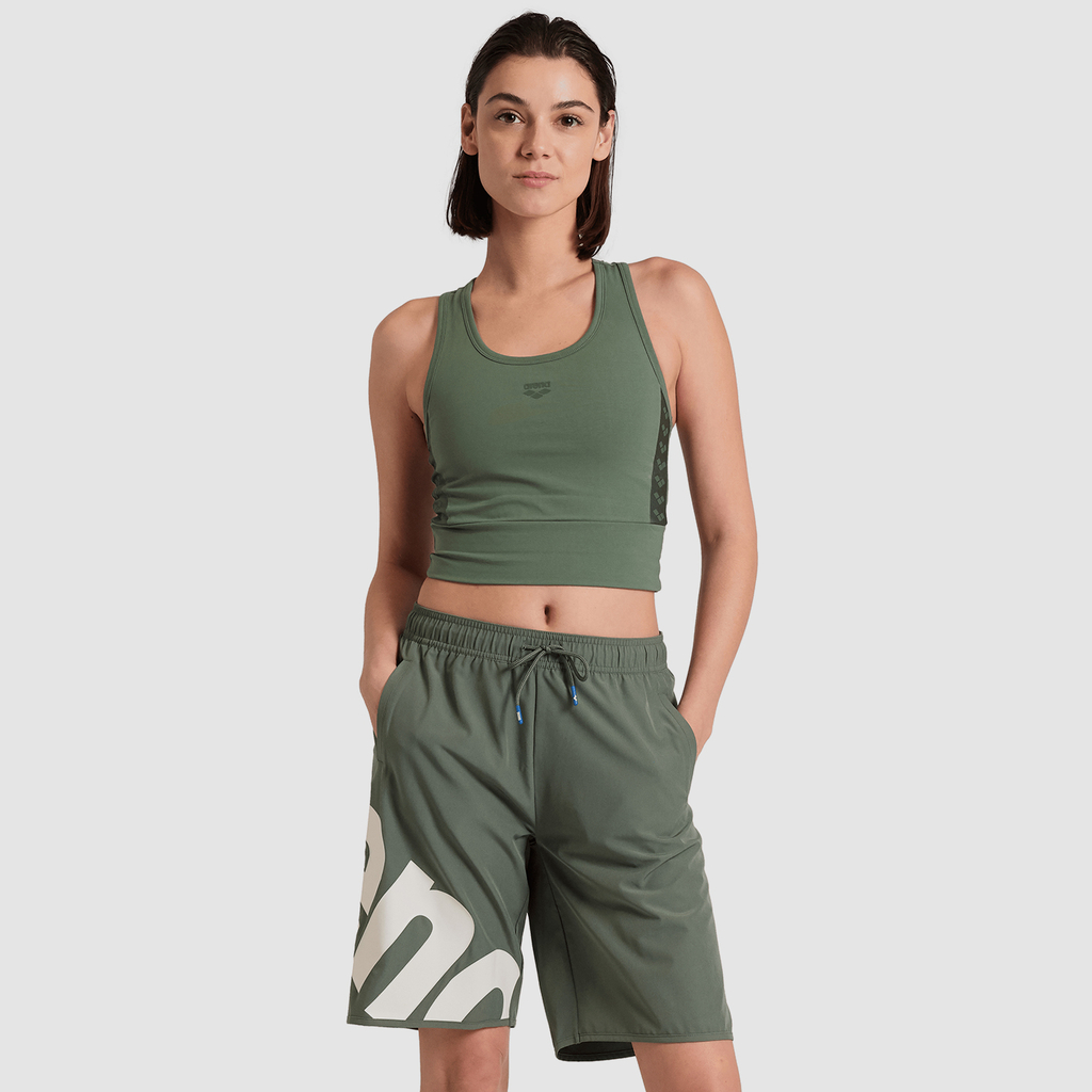 Arena W Arena Logo Bermuda Short in GRÜN