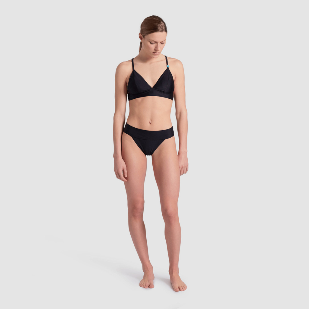 Arena W Arena Essentials Bikini Triangle Bikini Set in SCHWARZ