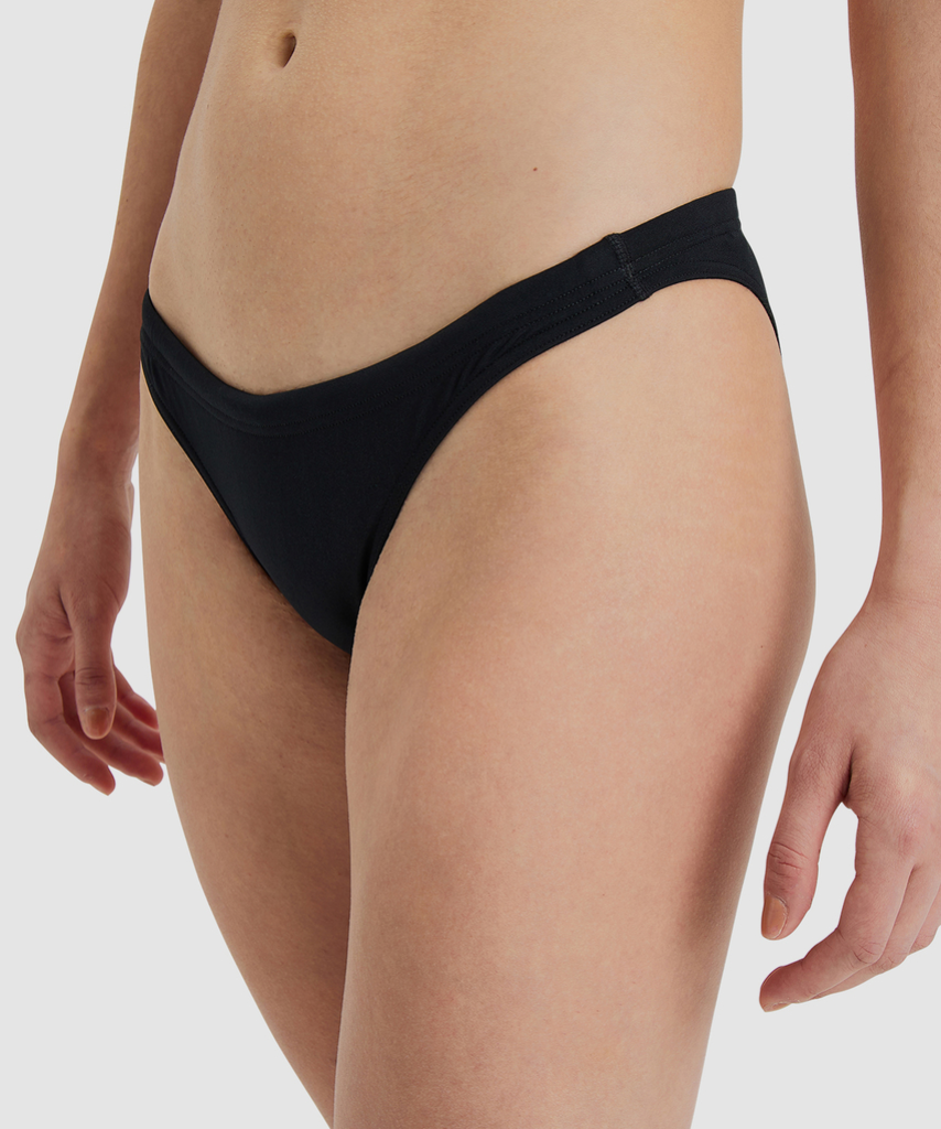 Team Swim Bottom Solid Bikini black/white model_bild_brandshop