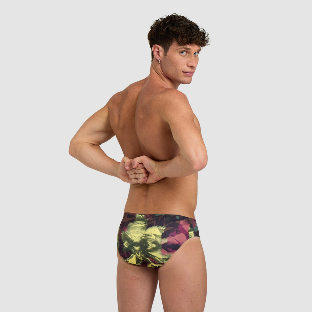 Arena Hero Camo Swim Brief Swim Slip red fandango multi model_bild_back_brandshop