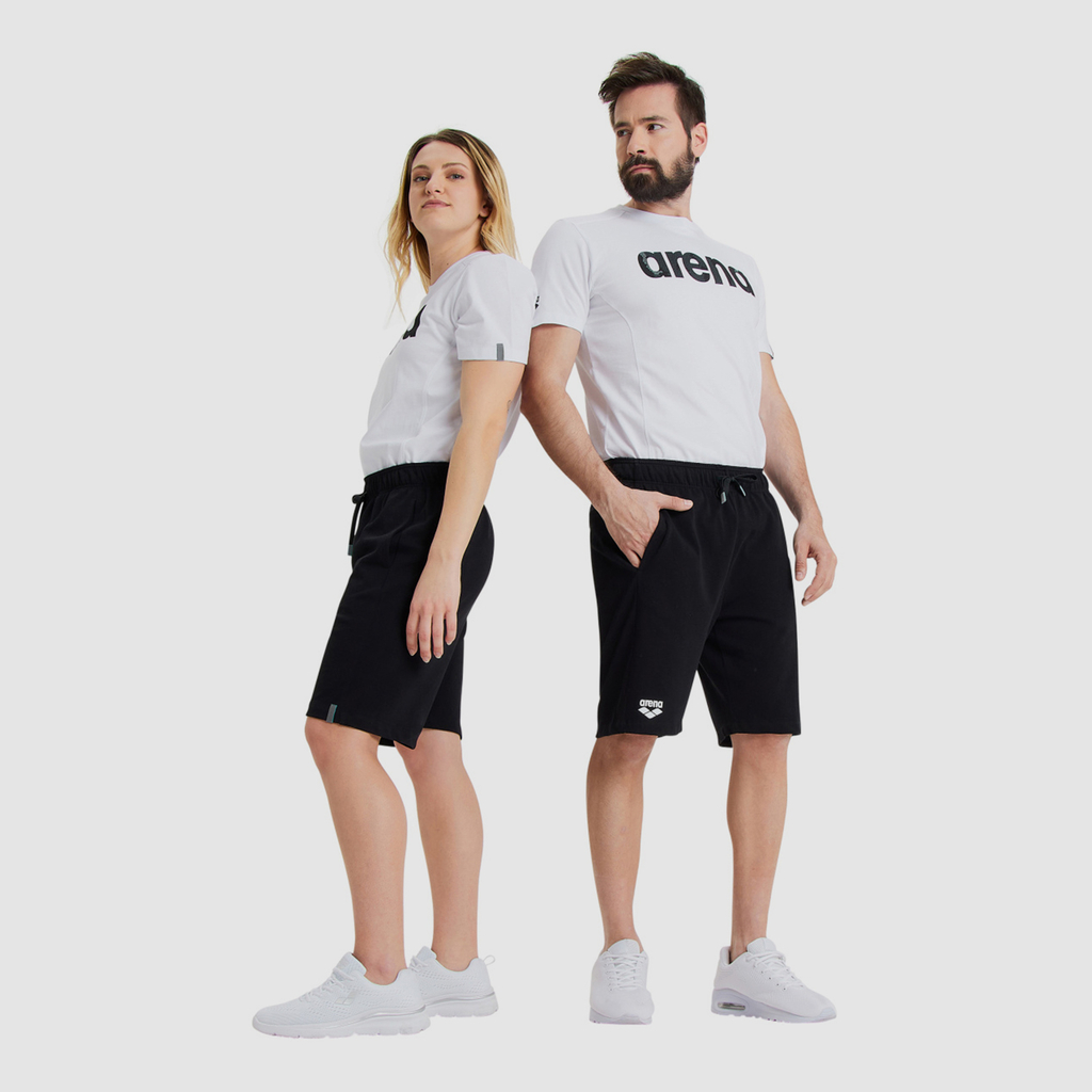 Arena Bermuda Solid Shorts in SCHWARZ