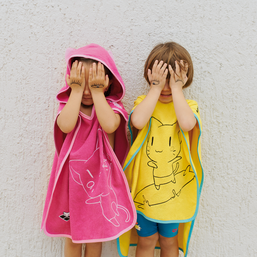 Friends Poncho yellow model_bild_brandshop