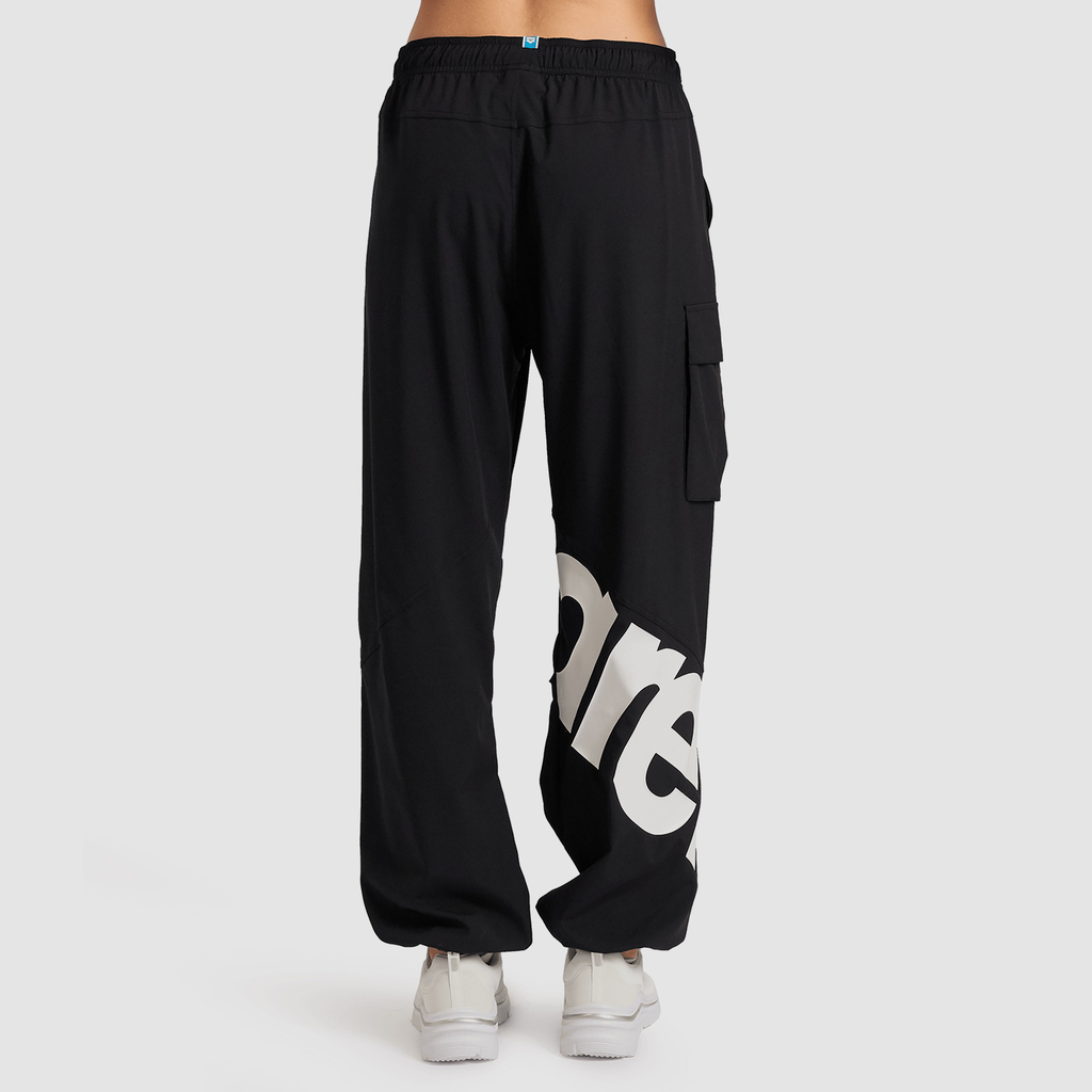 W Arena Logo Cargo Pant Trainingshose black/white rueckseite_bild_brandshop