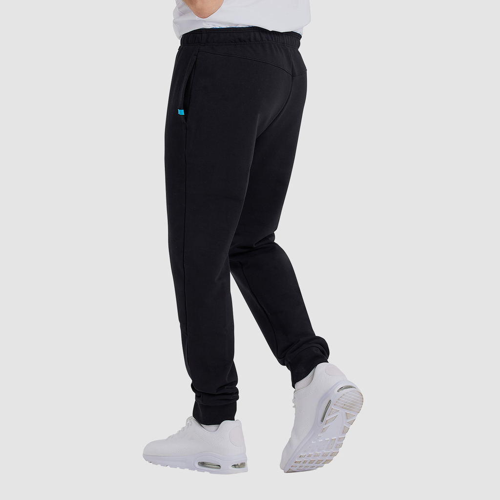 Team Pant Solid black model_bild_back_brandshop