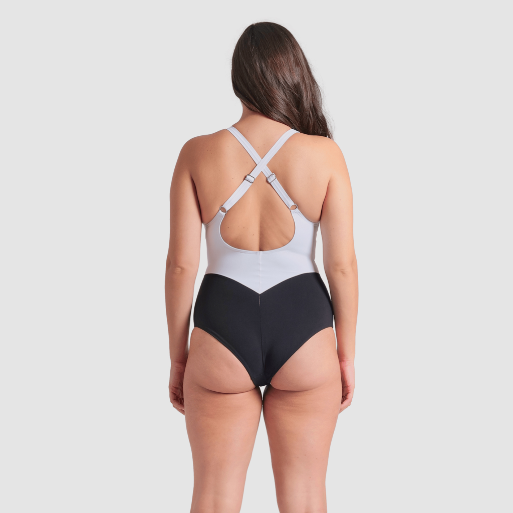Arena W Arena Swimsuit Silvia Cross Back Figurformender Badeanzug in SCHWARZ