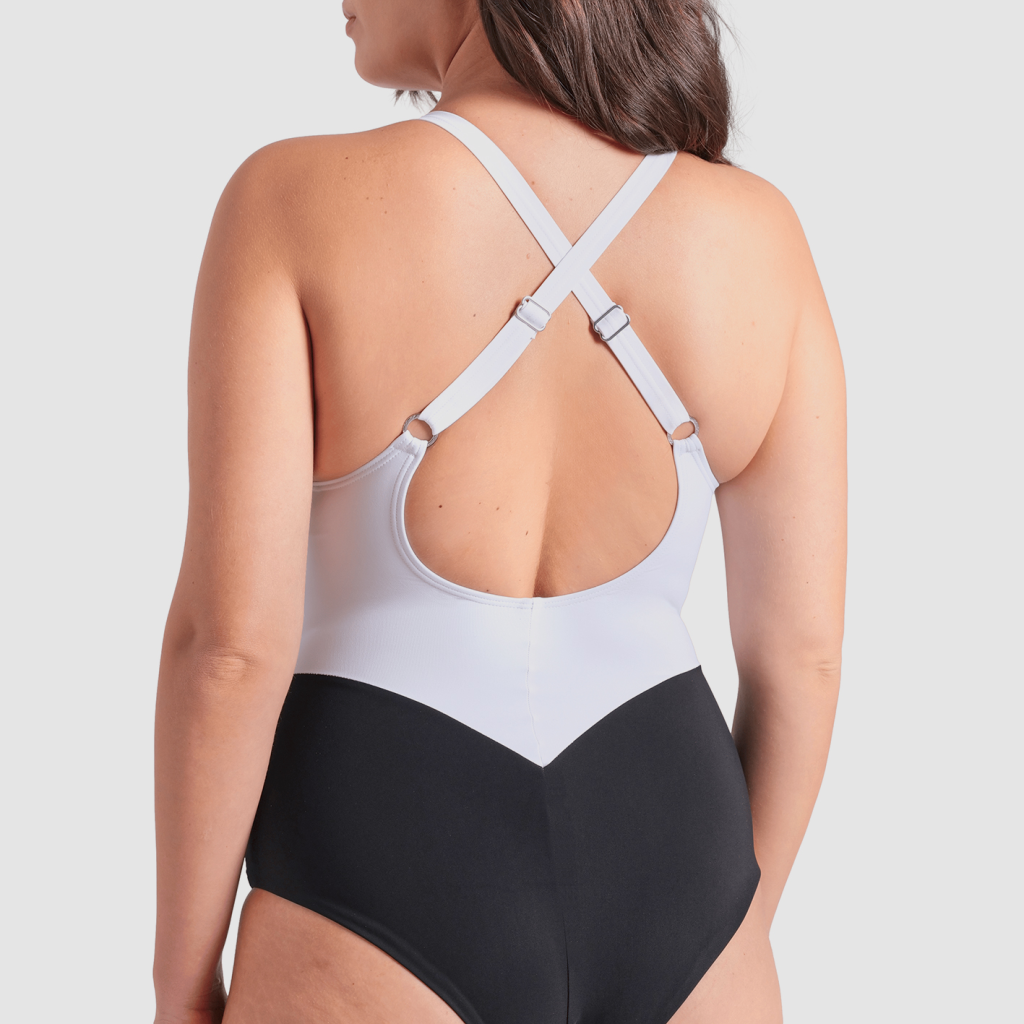 Arena W Arena Swimsuit Silvia Cross Back Figurformender Badeanzug in SCHWARZ