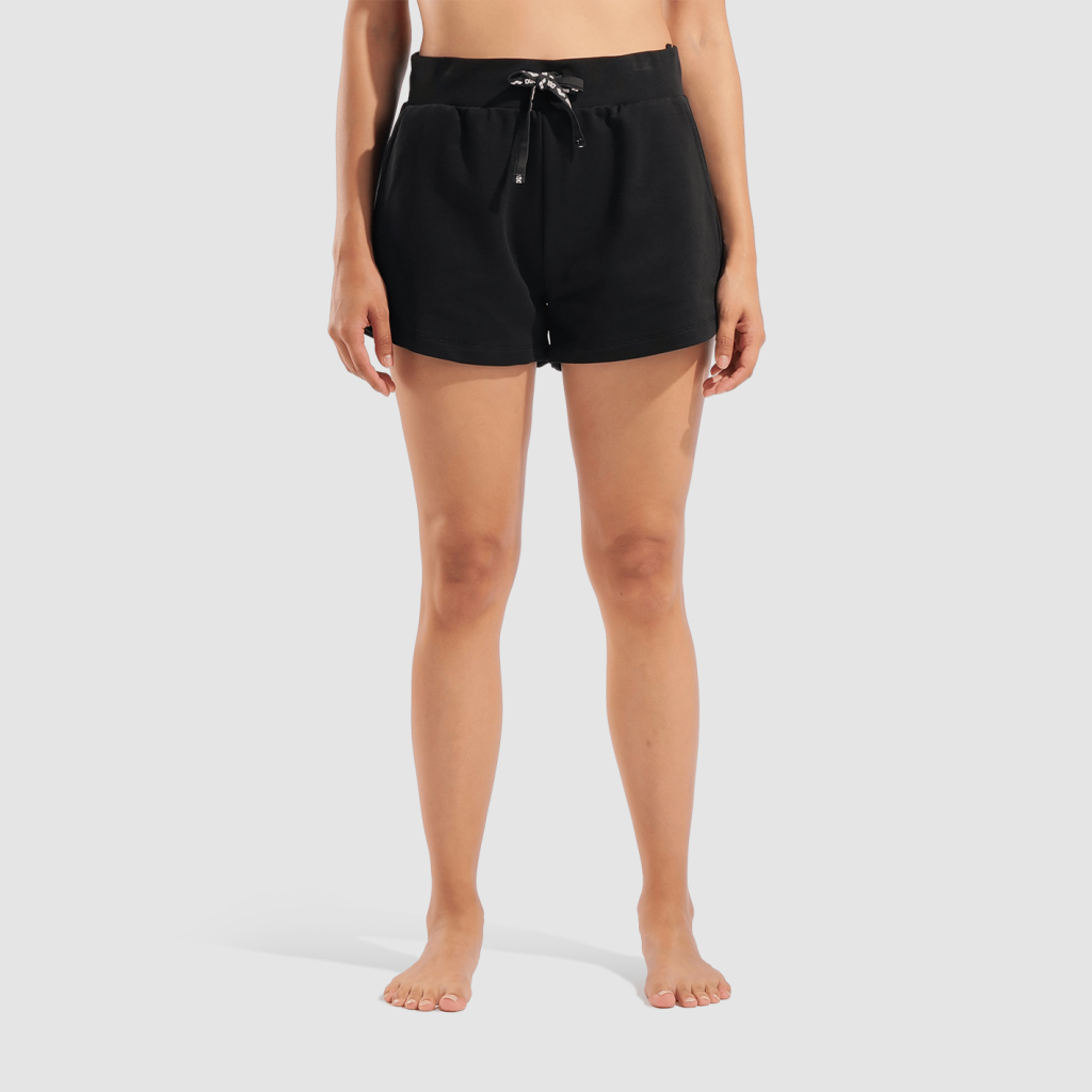 Arena W Arena Solid Short Short in SCHWARZ